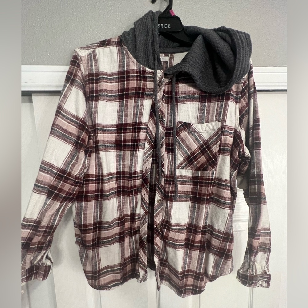 Plaid Maurice’s long sleeve with hood! In great condition, barley worn